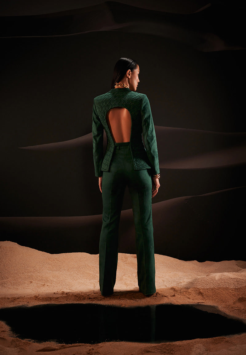 This season update your wadrobe with our tailored single-breasted blazer set with a plunge neckline. Skillfully tailored in a forest green hue cut from lush suede fabric, this ensemble features diamond weaving and cut-out detailing at the back with a gold hook and eye fastening on the front.