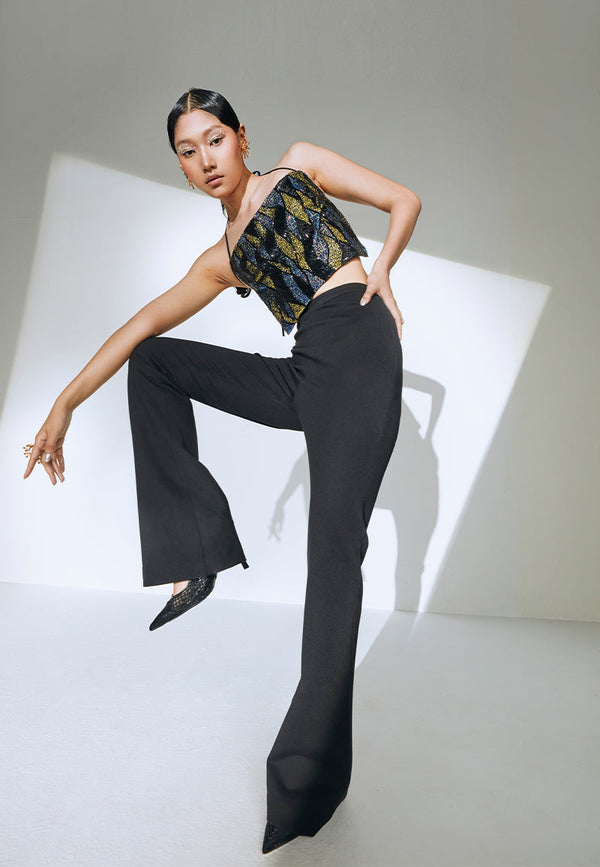 A good pair of black trousers never goes out of style. Cut and constructed using lycra crepe, these high-waisted bell bottom pants have a concealed zip closure on the side seam. The pants fall to floor to give the wearer extra length. Pair it with any of our crop tops or bustiers and heeled sandals to complete the look. It is the perfect ensemble for a night out with friends or for formal and casual dinners. 