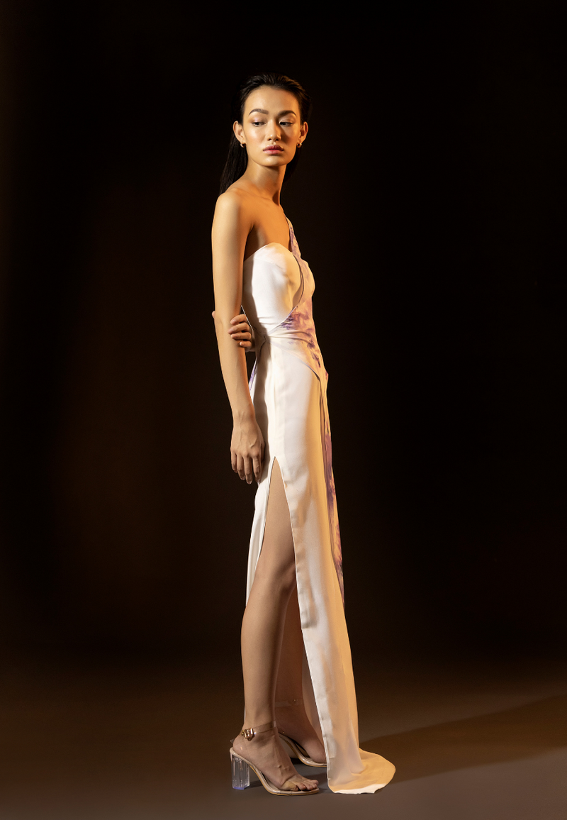 Women's summer special, this one-shoulder maxi dress is perfect for summer brunches and vacations. Made from silk crepe and draped chiffon, the figure-sculpting purple tie-dye print bandeau maxi with white comes with a high side slit. complete the look with heeled sandals and minimal accessories for your next soiree.